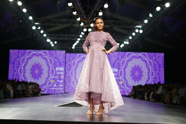 Modalova : le meilleur site de shopping en ligne pour mode et vêtements