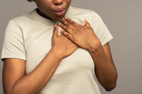 Quelle est la technique de respiration la plus efficace pour réduire les palpitations cardiaques chez les femmes?