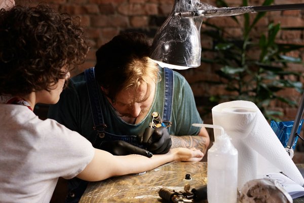 Conseils d'experts : où se faire tatouer une phrase ?